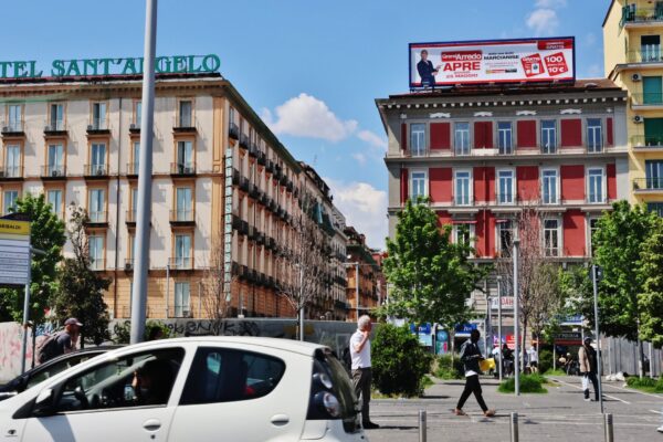 Piazza Garibaldi fronte Hotel Terminus, mt. 14x4